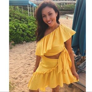 Gorgeous yellow dress 🍋